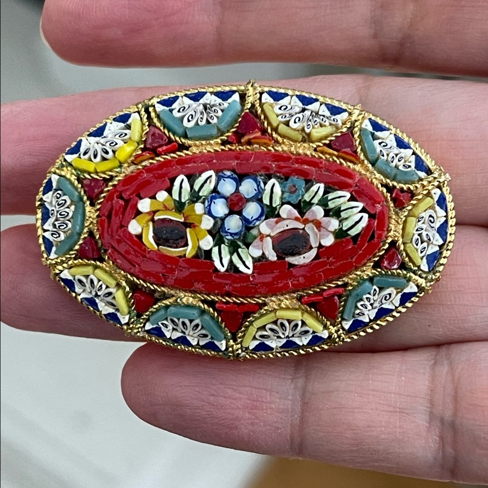 Italian detailed micro mosaic gold tone pin brooch - Picture 4 of 12